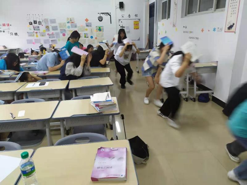 景德镇市卫生学校之防灾减灾主题班会