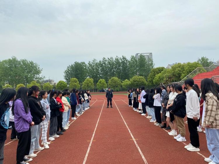 特警支队反恐防暴大队卫校安全教育行