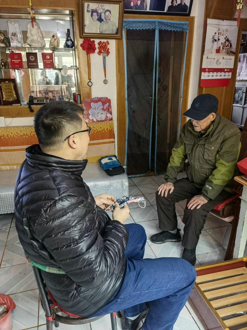 景德镇市卫生学校春节前夕走访慰问离退休老干部
