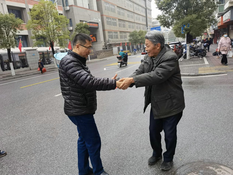 景德镇市卫生学校春节前夕走访慰问离退休老干部